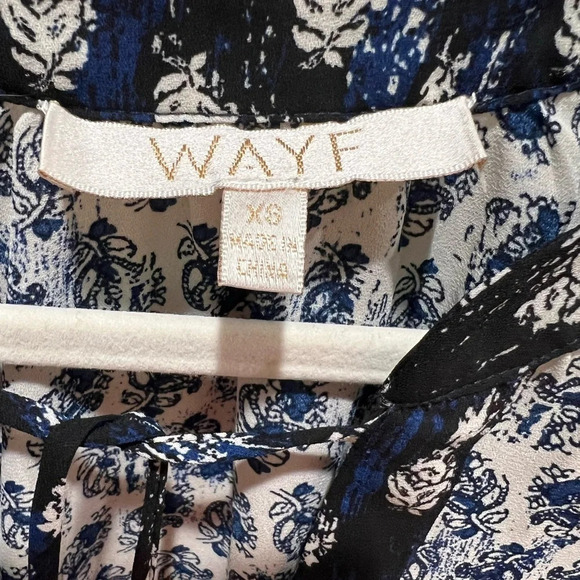 Navy blue and white Wayf blouse with tassle ties size xs like new condition - Picture 3 of 5